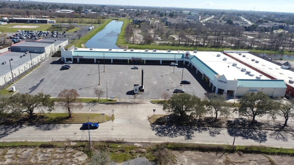 9820 Lake Forest Blvd, New Orleans, LA for lease - Building Photo - Image 3 of 5