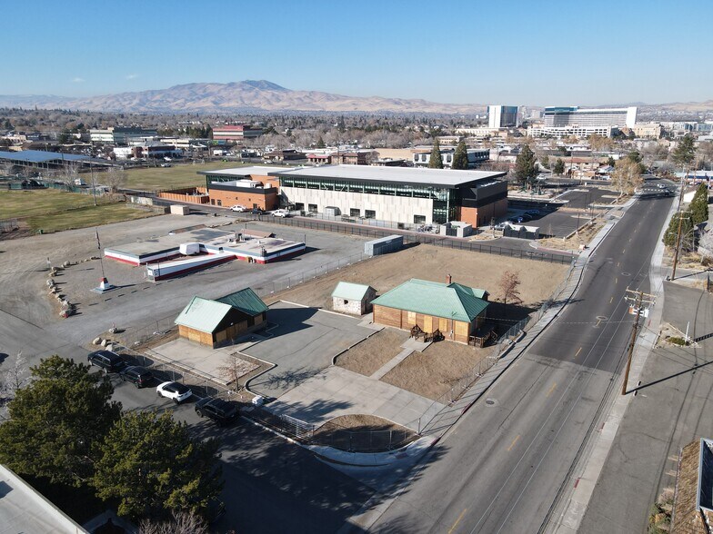 3675 Baker Ln, Reno, NV à louer - Photo du bâtiment - Image 3 de 8
