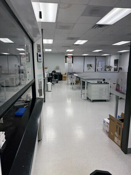 16203 Park Row, Houston, TX à louer - Photo du bâtiment - Image 2 de 17