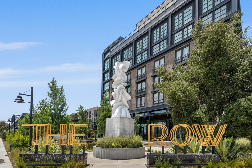 2010 E Warner Ave, Santa Ana, CA à louer - Photo du bâtiment - Image 1 de 12