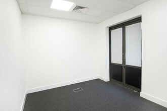 Cowley Mill Rd, Uxbridge for lease Interior Photo- Image 2 of 5