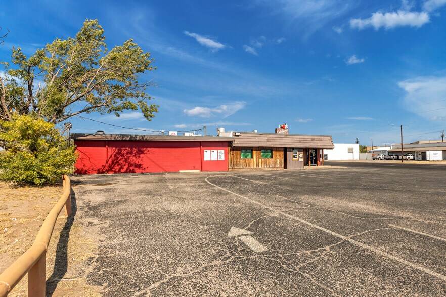 2201 Kermit Hwy, Odessa, TX à vendre - Photo du bâtiment - Image 3 de 62