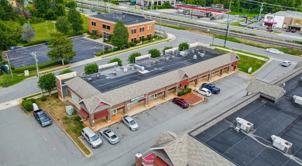 7925 N Tryon St, Charlotte, NC for lease - Building Photo - Image 2 of 3