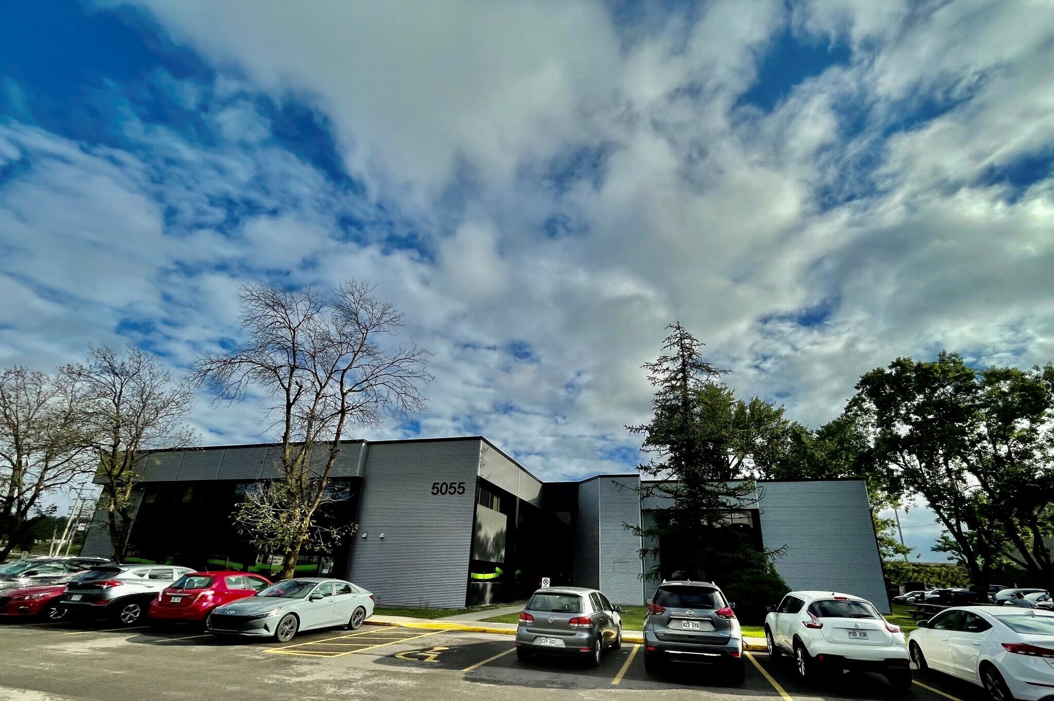 5055 Boul Wilfrid-Hamel, Québec, QC for sale Primary Photo- Image 1 of 1