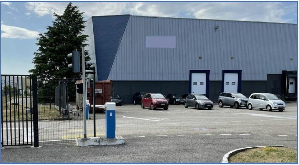 Industrial in Saint-Quentin-Fallavier for lease - Building Photo - Image 3 of 23
