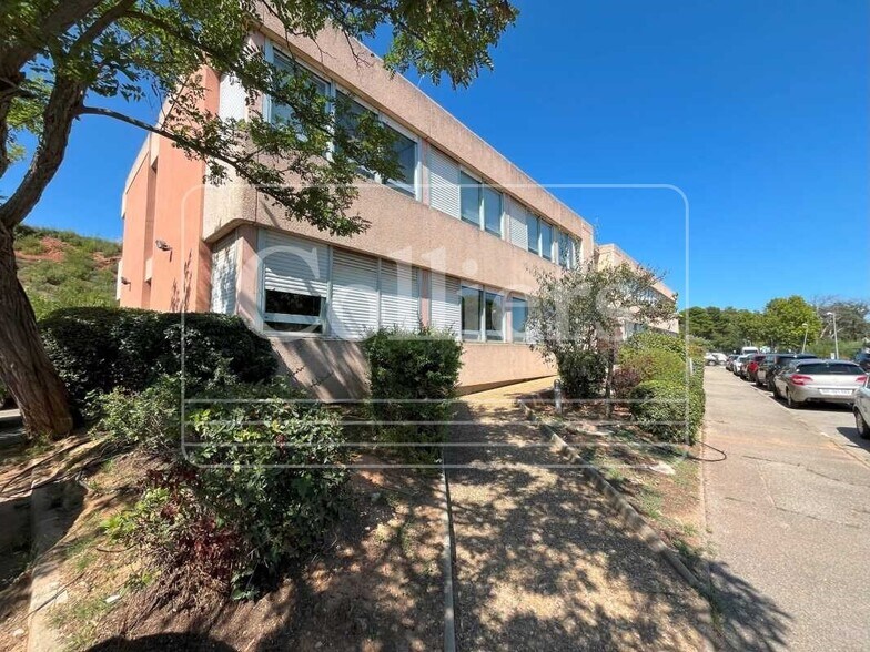 595 Route De La Seds, Vitrolles à louer - Photo du bâtiment - Image 2 de 5