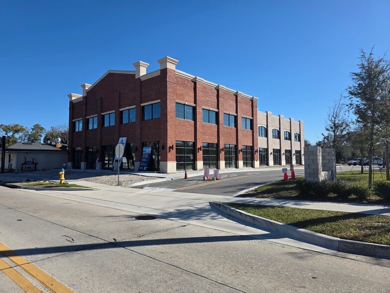 425 S Woodland Blvd, Deland, FL for lease - Building Photo - Image 2 of 11