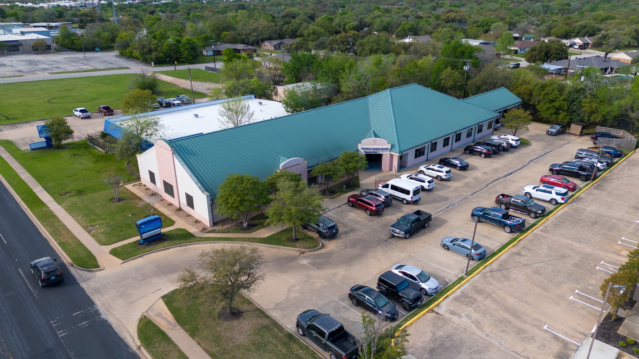 2010 E Villa Maria Dr, Bryan, TX for lease Building Photo- Image 1 of 6