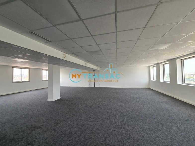 Flex in Ivry-sur-Seine for lease - Interior Photo - Image 2 of 19