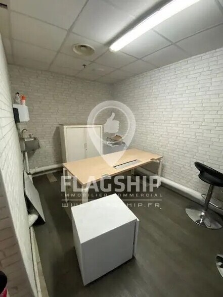 Retail in Malakoff for lease - Interior Photo - Image 3 of 7