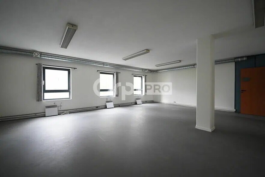 Office in Villeurbanne for lease - Interior Photo - Image 2 of 7