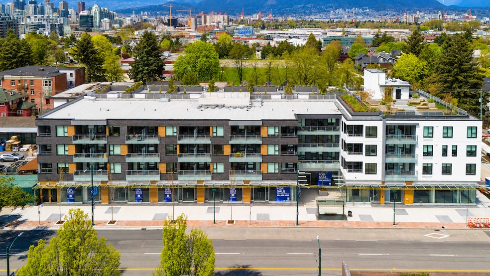 451-471 E Broadway, Vancouver, BC for sale - Building Photo - Image 3 of 7