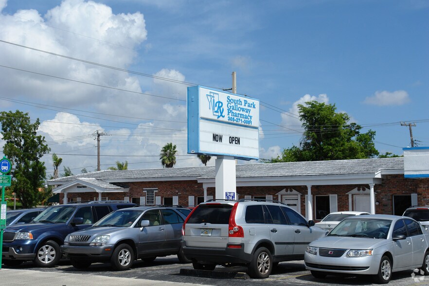 7035 SW 87th Ave, Miami, FL à louer - Photo du bâtiment - Image 3 de 3