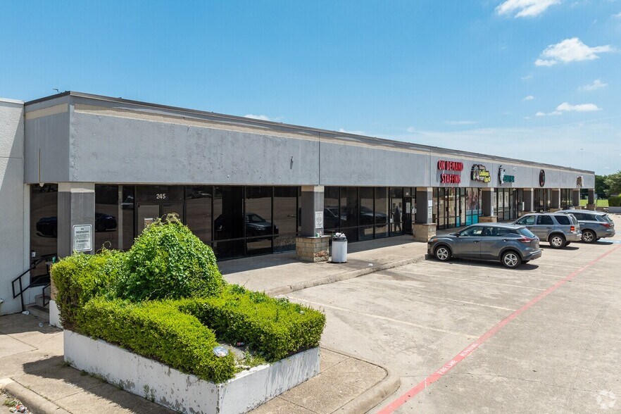 4099-4111 W Camp Wisdom Rd, Dallas, TX à louer - Photo du bâtiment - Image 2 de 15