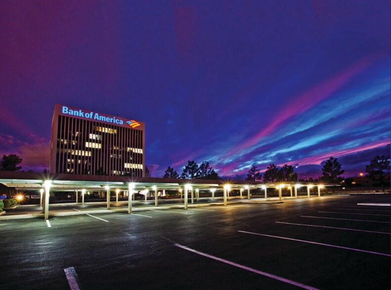 6900 Westcliff Dr, Las Vegas, NV à louer - Photo du bâtiment - Image 1 de 5