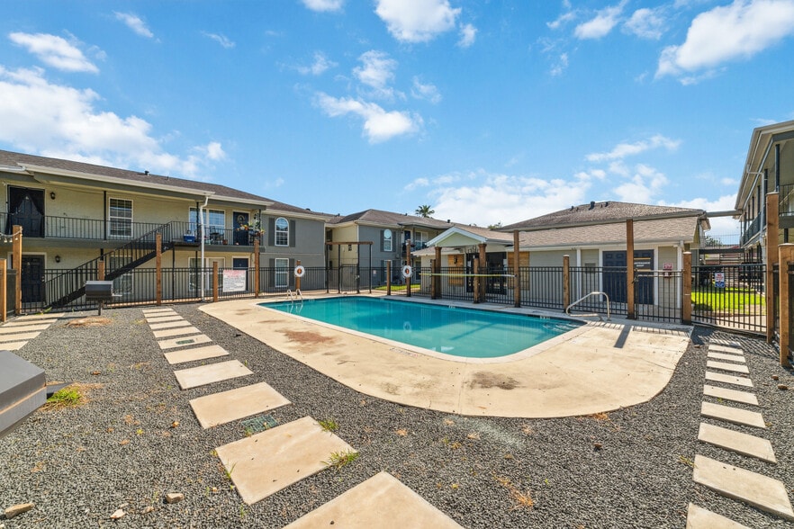 8330 Carvel Ln, Houston, TX for sale - Building Photo - Image 3 of 66