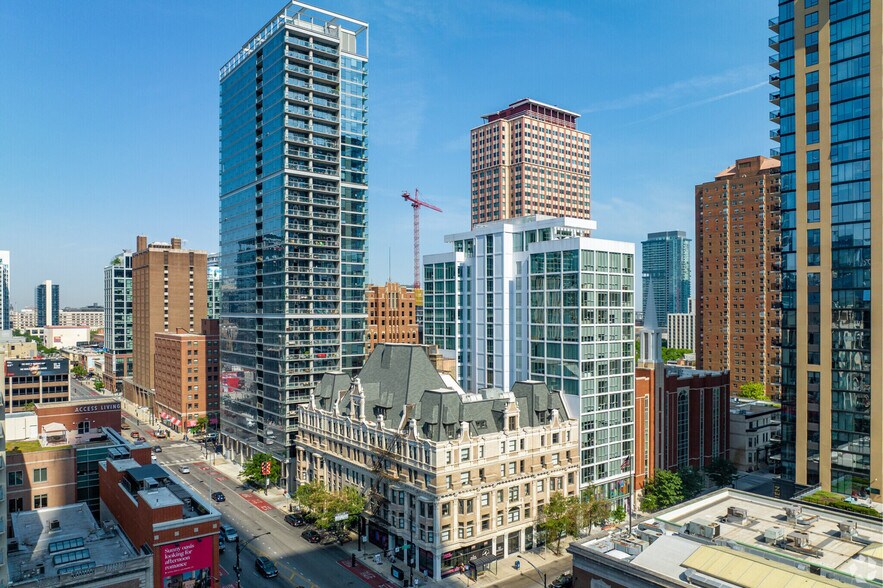 800 N Clark St, Chicago, IL à louer - Photo du bâtiment - Image 2 de 3