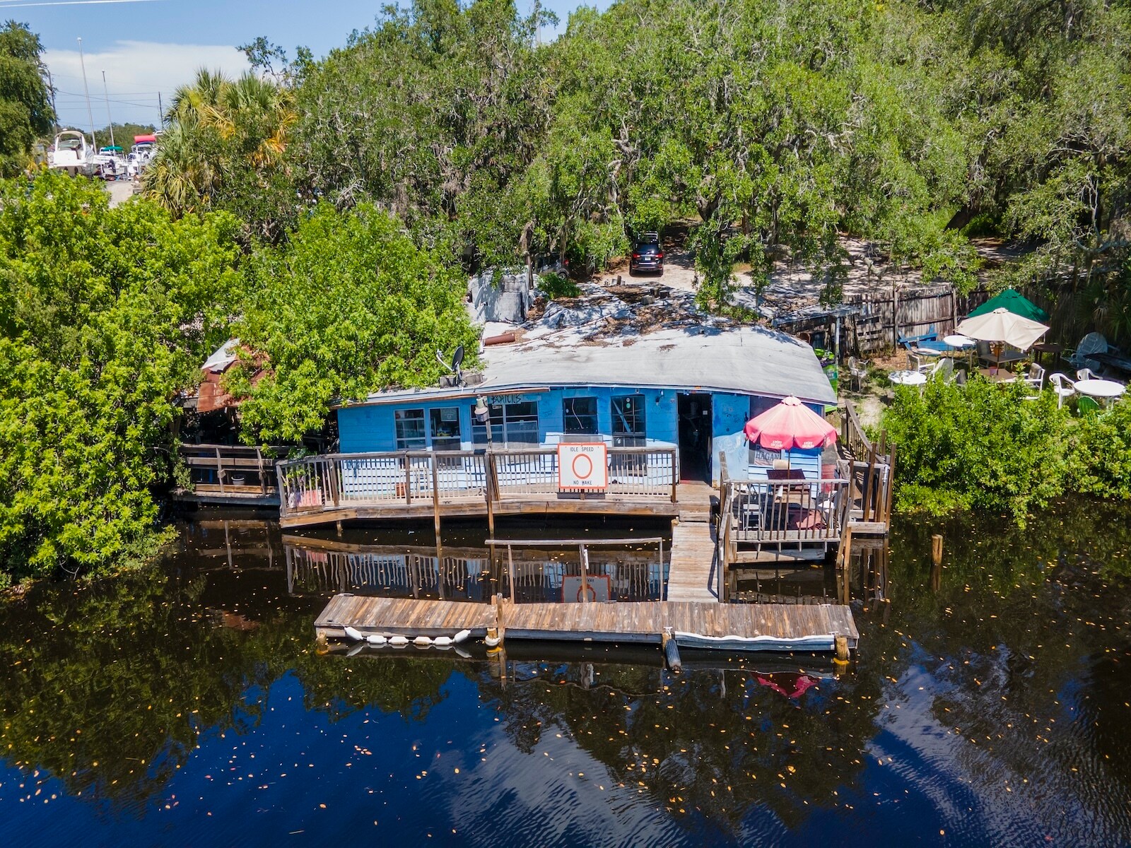 US 19 Land and Dive Bar Tarpon Springs portfolio of 2 properties for sale on LoopNet.ca Primary Photo- Image 1 of 3