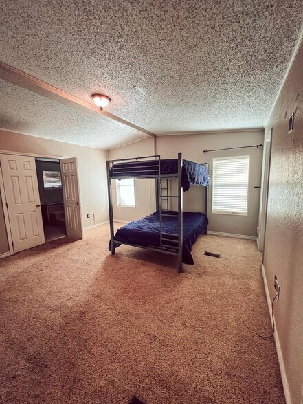 4301 S County Road 1135, Midland, TX à vendre - Photo du bâtiment - Image 3 de 46