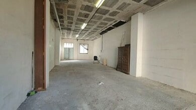 Retail in Manresa, Barcelona for lease Interior Photo- Image 2 of 4