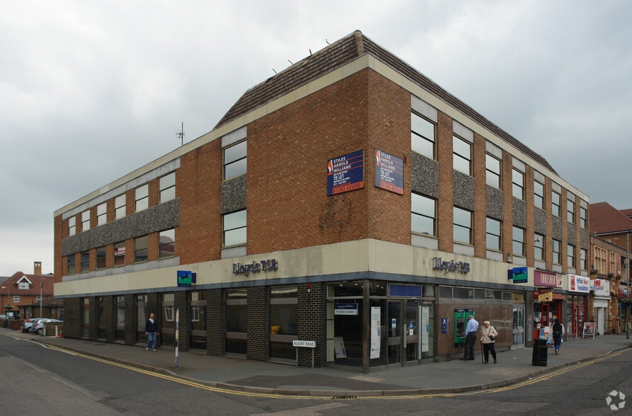 11-15 High St, Horley for lease - Primary Photo - Image 1 of 5
