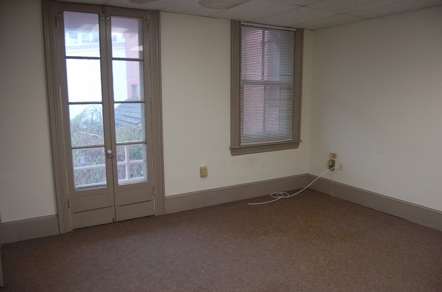 111 N Broad St, Doylestown, PA for lease - Interior Photo - Image 2 of 6