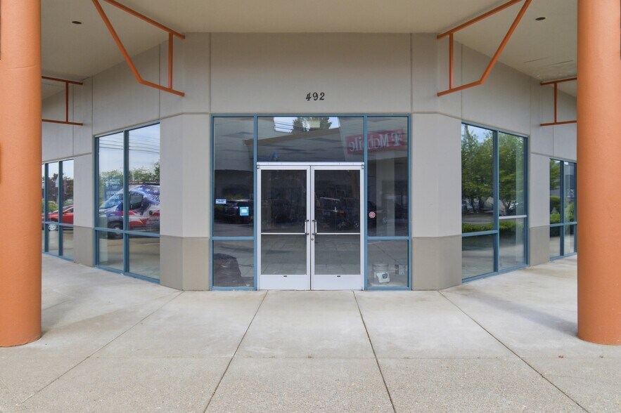 484-486 Lancaster Dr NE, Salem, OR à louer - Photo du bâtiment - Image 3 de 12