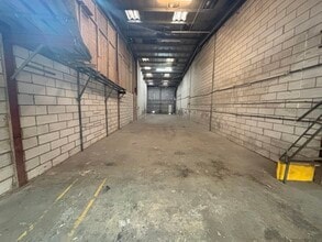 Hazel Rd, Southampton for lease Interior Photo- Image 1 of 3