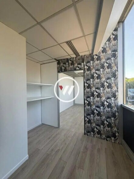 Office in Marseille for lease - Interior Photo - Image 3 of 8