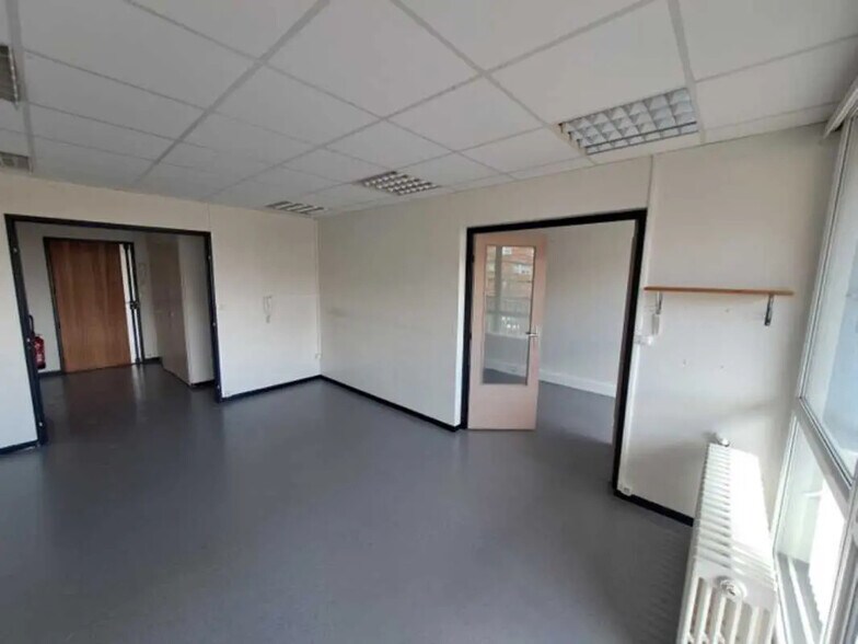 Office in Roubaix for lease - Interior Photo - Image 2 of 5
