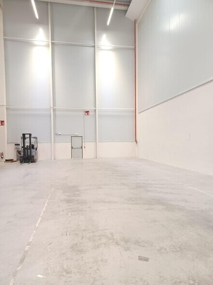 Industrial in Dos Hermanas, Sevilla for lease - Building Photo - Image 2 of 10