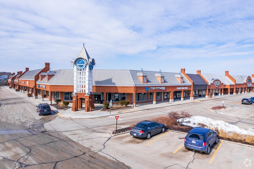16700-17000 W Bluemound Rd, Brookfield, WI à louer - Photo du bâtiment - Image 2 de 12
