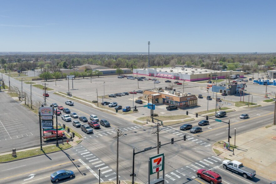 2300-2344 N Macarthur Blvd, Oklahoma City, OK à louer - Photo du bâtiment - Image 3 de 21