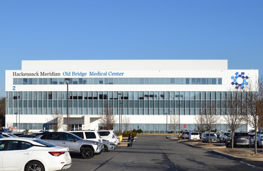 2 Hospital Plz, Old Bridge, NJ à louer - Photo du bâtiment - Image 1 de 20