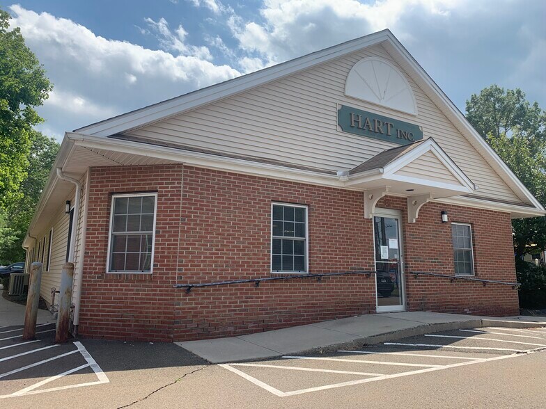 72 Washington Ave, North Haven, CT à vendre - Photo du bâtiment - Image 2 de 3