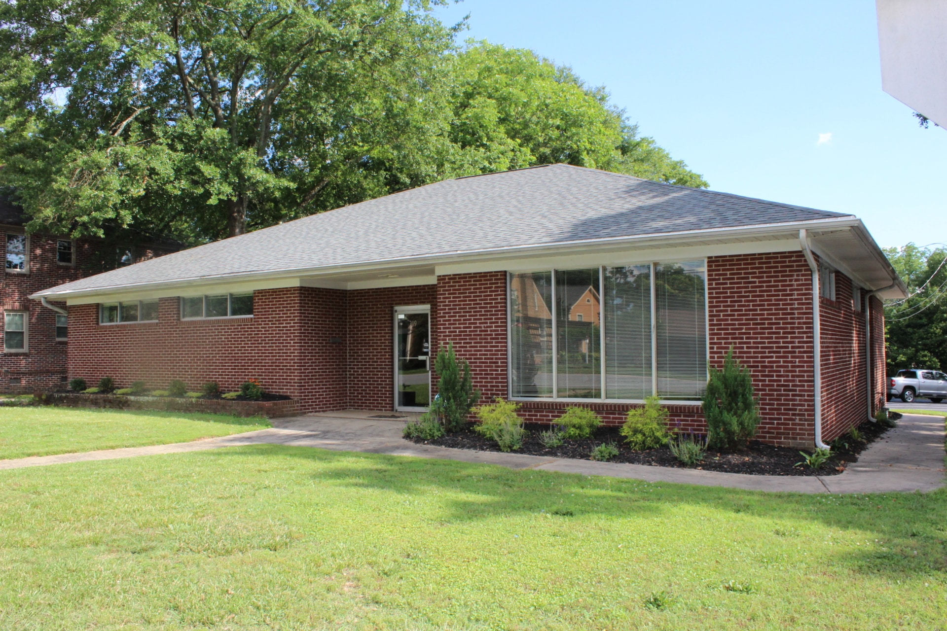 309 W Poinsett St, Greer, SC for lease Primary Photo- Image 1 of 10