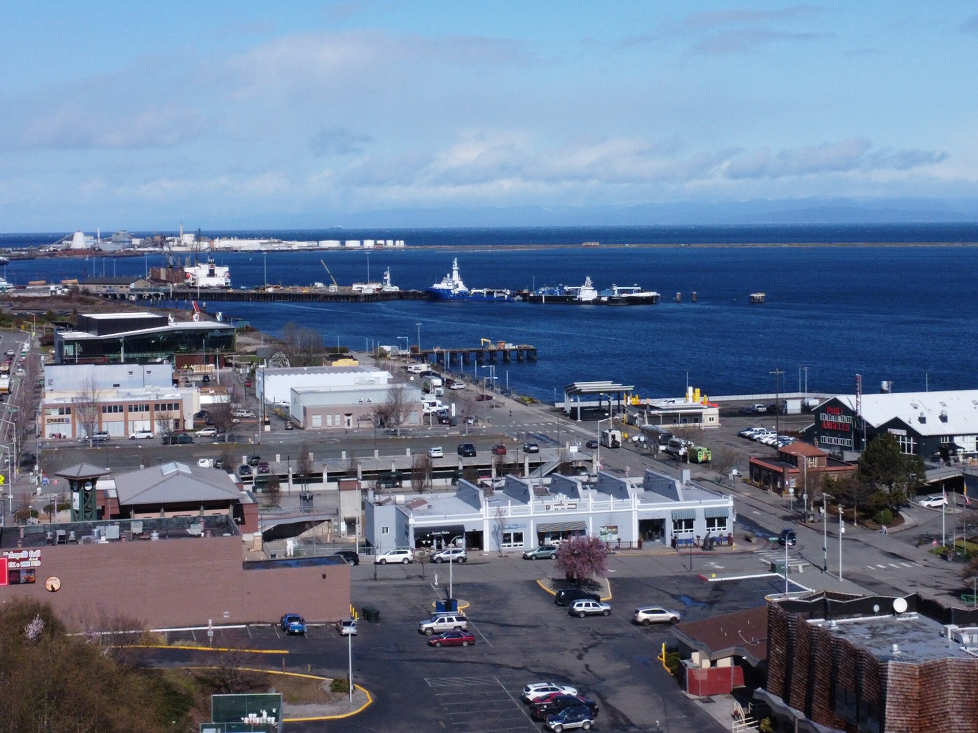 222 N Lincoln St, Port Angeles, WA à louer Photo principale- Image 1 de 24