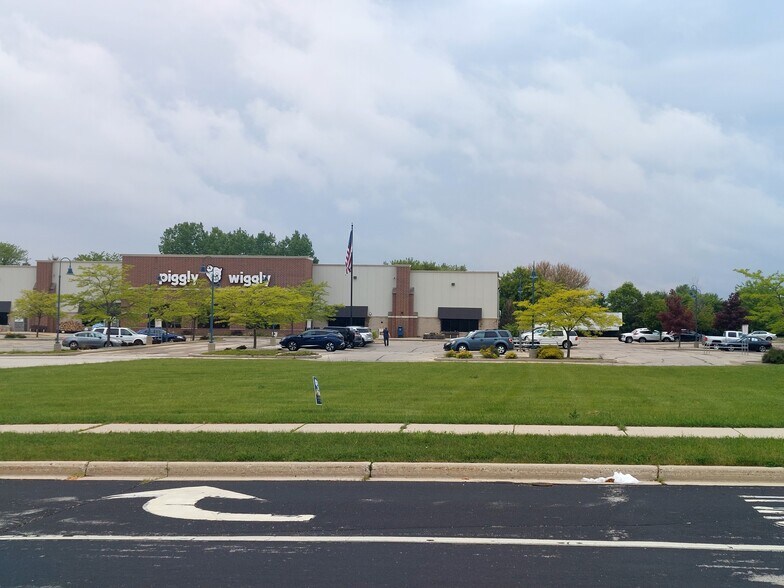 1334 Memorial Dr, Watertown, WI à vendre - Photo du bâtiment - Image 1 de 4