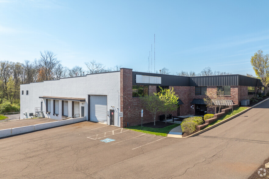 2421 Potshop Ln, East Norriton, PA for lease - Building Photo - Image 1 of 6