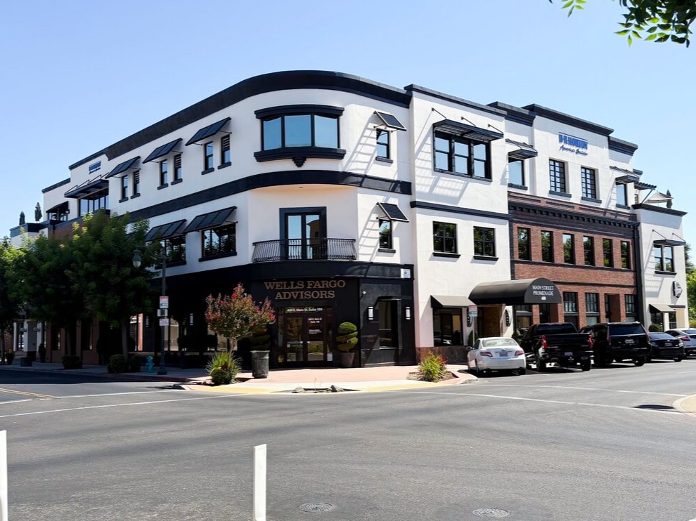 400-410 E Main St, Visalia, CA for lease Building Photo- Image 1 of 10