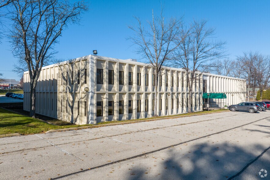 2570 Boulevard of the Generals, Norristown, PA à louer - Photo du bâtiment - Image 2 de 7