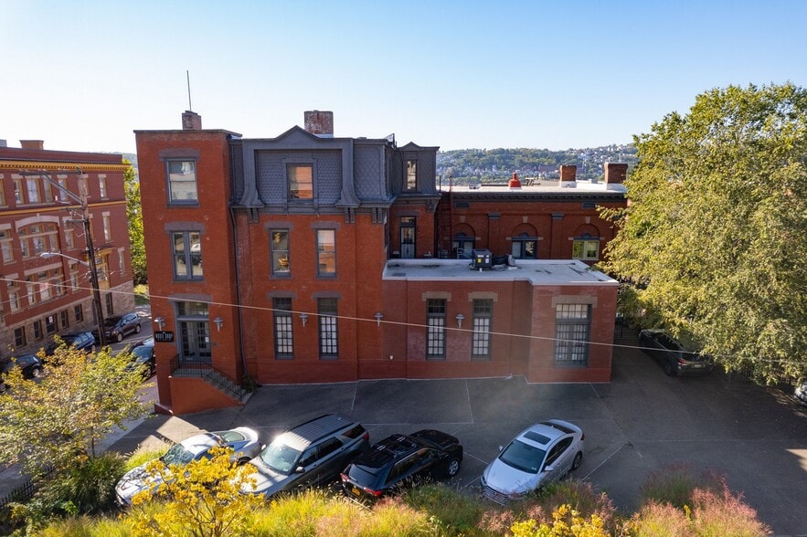 1940 5th Ave, Pittsburgh, PA for sale - Building Photo - Image 2 of 37