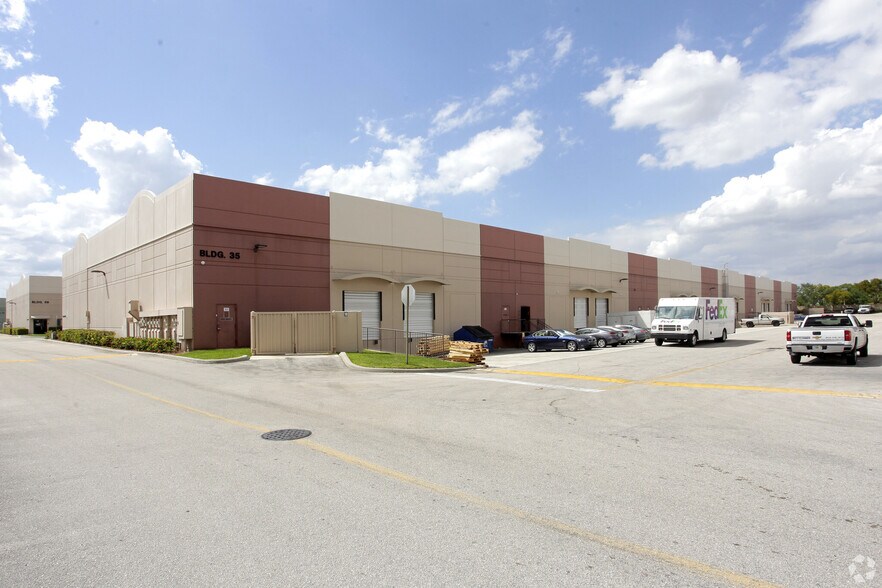 35 SW 12th Ave, Dania Beach, FL à vendre - Photo du bâtiment - Image 3 de 26