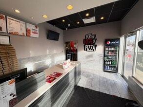 10233 Elbow Dr SW, Calgary, AB à louer Photo intérieure- Image 2 de 8