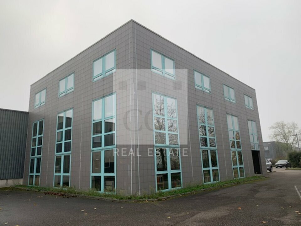 25 Rue Du 35eme Regiment D'Aviation, Bron for sale Building Photo- Image 1 of 9