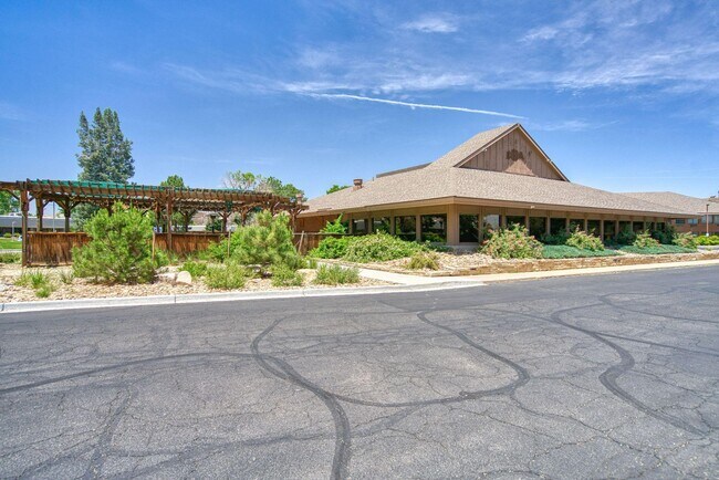 More details for 1900 Ken Pratt Blvd, Longmont, CO - Retail for Lease