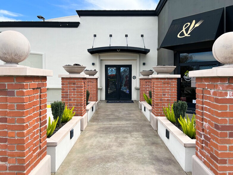 105 Vernon St, Roseville, CA à vendre - Photo du bâtiment - Image 3 de 16