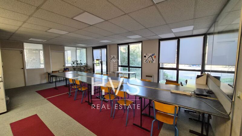 Office in Aix En Provence for lease - Interior Photo - Image 2 of 7