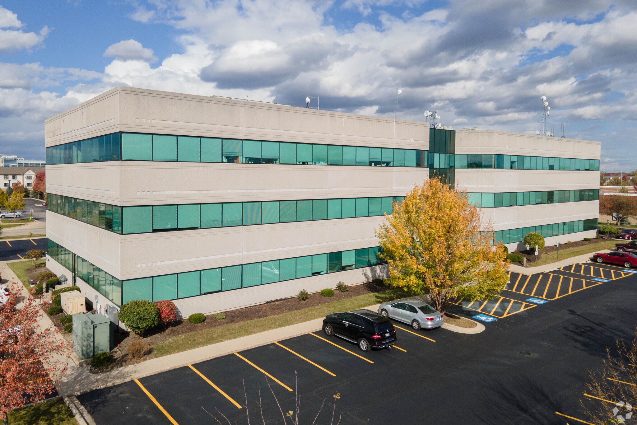 1952 Mcdowell Rd, Naperville, IL for lease Primary Photo- Image 1 of 55