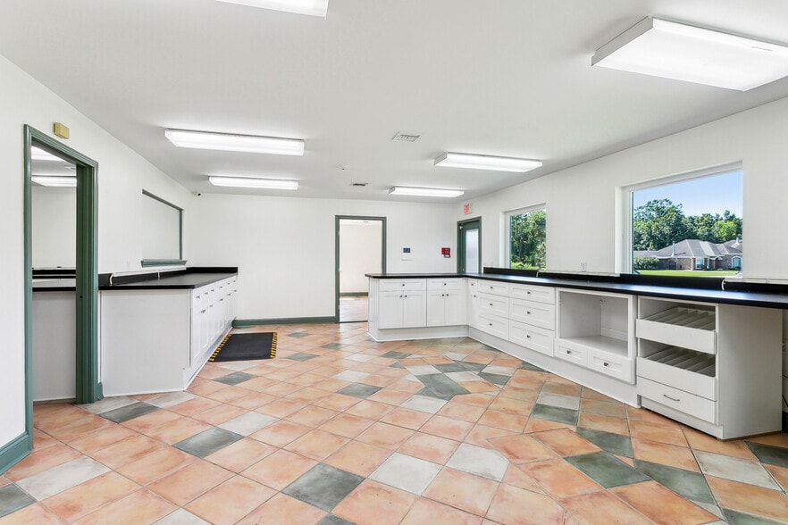 2916 S Lake Blvd, Violet, LA à vendre - Photo intérieure - Image 2 de 7